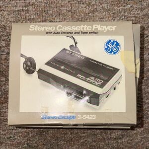 General Electric GE 3-5423 Cassette Tape Stereo Player w/ Box & Headphones